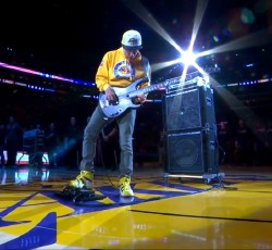 Έτσι αποχαιρέτησε τον Kobe Bryant ο Flea 