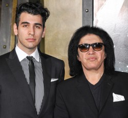 «Eίσαι ο Donald Trump του rock»