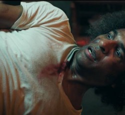 "Φεγγάρι Από Αίμα" και από τους Giraffe Tongue Orchestra 