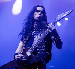 Aυτός είναι ο νέος τραγουδιστής του Gus G. 