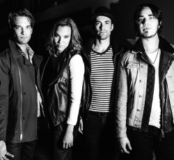 Ακούστε το "Still Of The Night" των Whitesnake από τους Halestorm