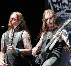 Βίντεο: Ρώσος ορθόδοξος ακτιβιστής φτύνει τον τραγουδιστή των Belphegor 