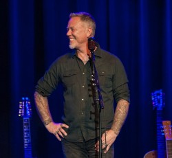 Ο James Hetfield guest στον νέο δίσκο των Heart