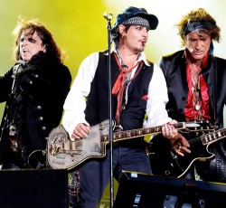 Τα «Χολλιγουντιανά Βαμπίρ» Alice Cooper, Joe Perry και Johnny Depp επί τω έργω (video) 