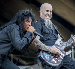 Ο Scott Ian είχε δώσει τελεσίγραφο στους Anthrax για τον Joey Belladonna 