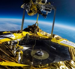 Ο Jack White έγραψε ιστορία παίζοντας το πρώτο βινύλιο στο διάστημα 