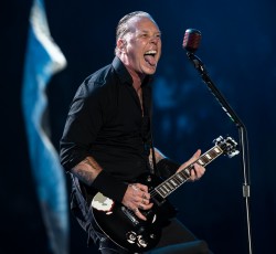 Ο Hetfield «καρφώνει» Kardashian…