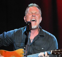 Video: O James Hetfield ερμηνεύει ακουστικά το "Motorbreath" 