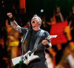 Oι Metallica παίζουν πρώτη φορά live το "Hardwired" 