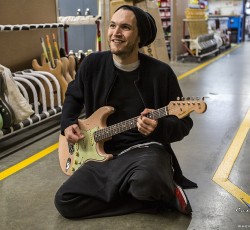Ο Josh Klinghoffer των Red Hot Chili Peppers χαρακτηρίζει «ηλίθιους» όσους τον συγκρίνουν με τον John Frusciante