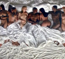 Γυμνοί celebrities στο κρεβάτι με τον Kanye West 