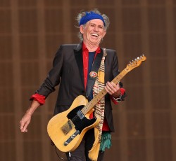 Keith Richards: «Είμαι τόσο μαύρος όσο ο γαμ… άσος μπαστούνι»