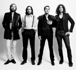 Οι Killers κυκλοφορούν Χριστουγεννιάτικο άλμπουμ 