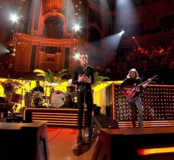 Οι Killers διασκευάζουν Interpol και παρουσιάζουν νέο κομμάτι (video) 