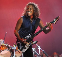 Kirk Hammett: «Έκοψα το ποτό και επανασυνδέθηκα με την κιθάρα μου»