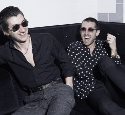 Alex Turner: «Πολλοί θα πίστεψαν τότε ότι ήμουν high»