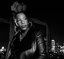 Εκπληκτική jazz διασκευή από την Macy Gray στο "Nothing Else Matters" 