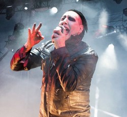 Marilyn Manson, Shooter Jennings: Σεξ και βία στο animated video της διασκευής του "Cat People"