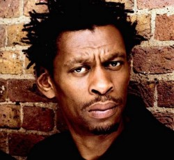 Οι Massive Attack μας κρατούν σε μόνιμη επαγρύπνηση