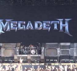 Στα παρασκήνια του Hellfest με τον Kiko Loureiro των Megadeth (video)