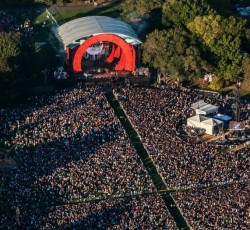 Ολόκληρη η εμφάνιση των Metallica στο Global Citizen (και οι αντιδράσεις των fan της Rihanna!) 