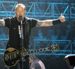 James Hetfield: «Ποιοι νομίζουμε ότι είμαστε;»