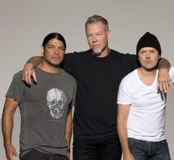 Οι Metallica τραγουδούν το "Enter Sandman" σε super market
