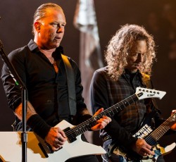 Οι Metallica παίζουν το "Enter Sandman" με παιδικά μουσικά όργανα