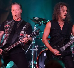 Οι Metallica βγάζουν το "Moth Into Flame" …στην τηλεόραση 