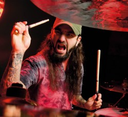 «Ποτέ δεν θα πω όχι στους Dream Theater»