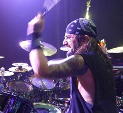 O Mike Portnoy θα παίξει ολόκληρο το "12-Step Suite" των Dream Theater