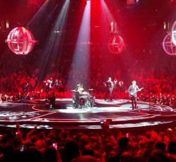 Muse: Ατύχημα ή μέρος του show; 