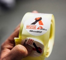 Oι Muse υποστηρίζουν τους Γιατρούς Χωρίς Σύνορα και στην Αθήνα! 