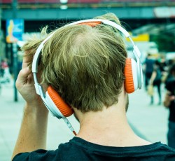 Πώς γίνεται ένας Νο.1 δίσκος να εμφανίζει μηδενικές πωλήσεις; 