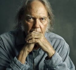 Kαμπάνια ζητά από τον Neil Young να αλλάξει το επίθετό του! 