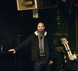 Ο Nick Oliveri «συλλέγει» την προσωπική του πορεία 