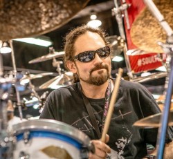 "Megalife": Το βιβλίο του Nick Menza στα ράφια τον Νοέμβριο