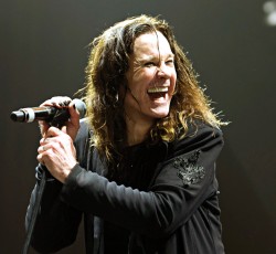 «Δεν βγαίνω εγώ στη σύνταξη. Μόνο οι Black Sabbath»