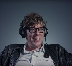 Ο Patrick Carney των Black Keys «εκρήγνυται» ακούγοντας Lady Gaga   