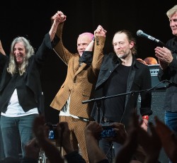 Thom Yorke, Patti Smith και Flea μαζί σε νέο live δίσκο