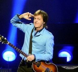 Δείτε τον Paul McCartney να τραγουδάει τα "A Hard Day’s Night" και "Love Me Do" πρώτη φορά μετά από 50 χρόνια 