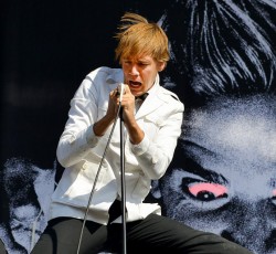 «Πάρτε εμένα στους AC/DC»