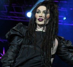 Νεκρός και ο Pete Burns, η φωνή του ύμνου των '80s "You Spin Me Round (Like A Record)" 