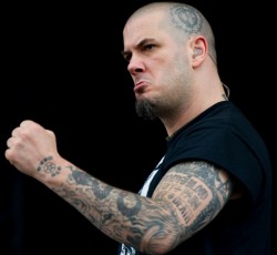 Anselmo: «Με εξοργίζουν Scott Ian και Robb Flynn»