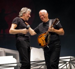 Οι Pink Floyd επαναδραστηριοποιούνται υποστηρίζοντας τις ακτιβίστριες της Γάζας 