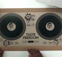 Παίξε μουσική με το κουτί πίτσας 