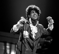 Το πρώτο ακυκλοφόρητο τραγούδι από το «θησαυροφυλάκιο» του Prince 