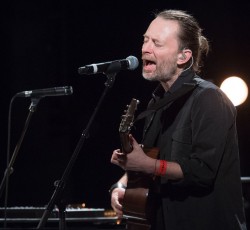 Οπαδοί των Radiohead λαμβάνουν μυστηριώδη κάρτα Burn The Witch 