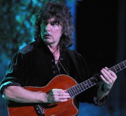 Ritchie Blackmore: «Οι Deep Purple εκμεταλλεύονται την κατάσταση περισσότερο απ' ό,τι πρέπει» 