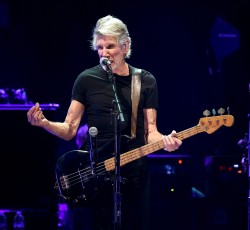 Roger Waters και Neil Young τραγουδούν Bob Dylan 